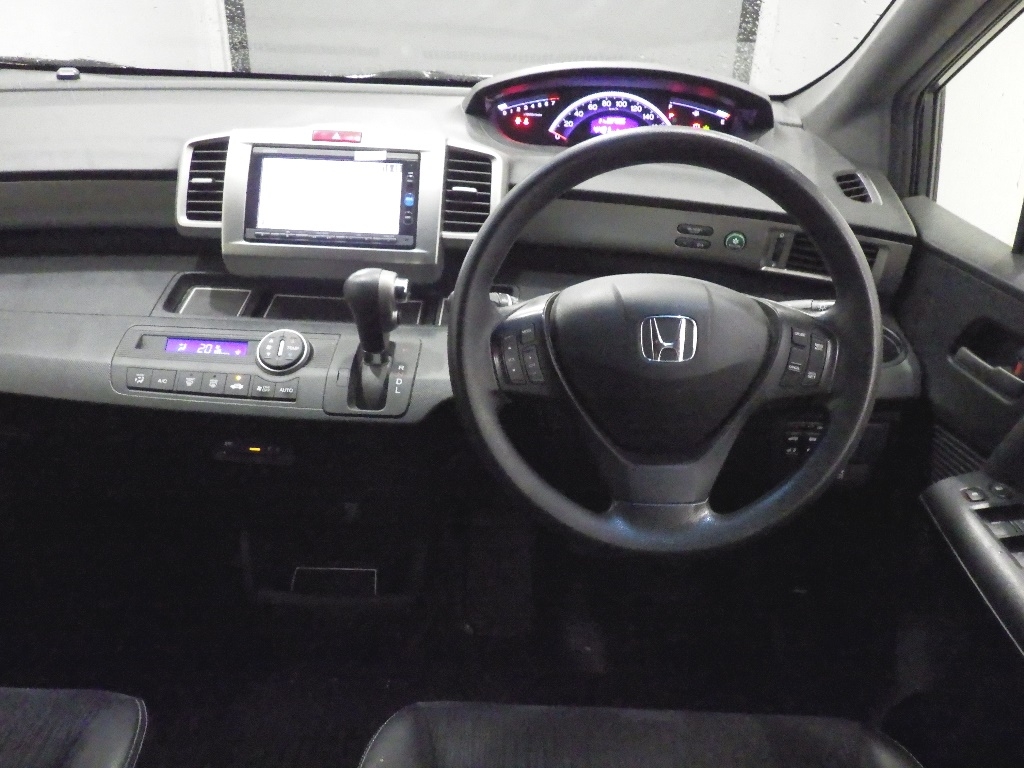 HONDA FREED SPIKE