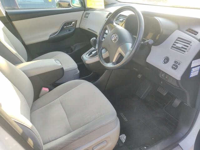 TOYOTA MARK X ZIO