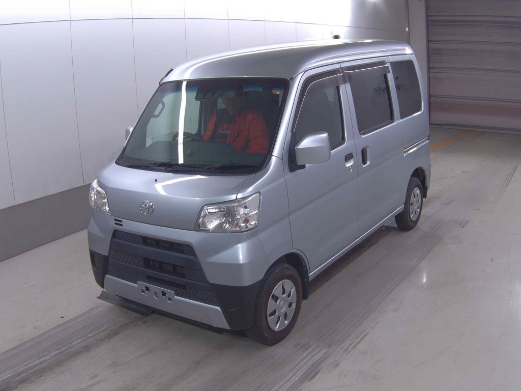 TOYOTA PIXIS VAN