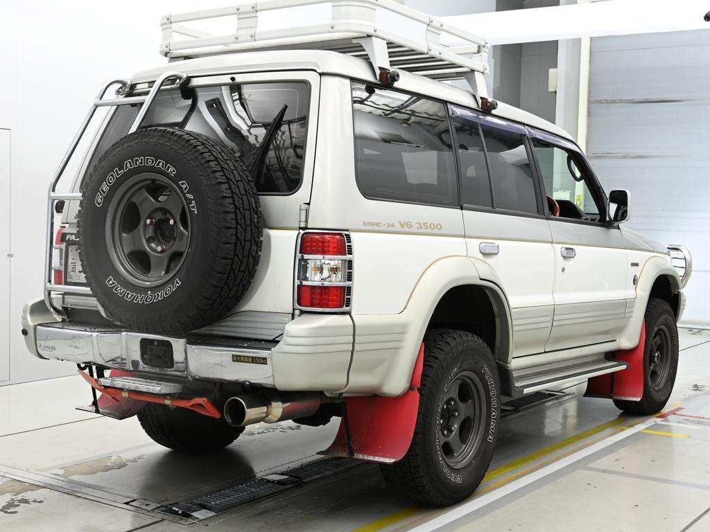 MITSUBISHI PAJERO