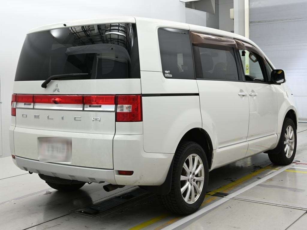 MITSUBISHI DELICA D:5