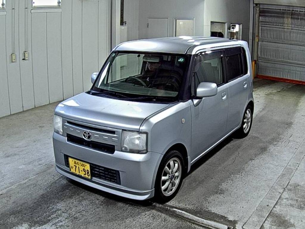 TOYOTA PIXIS SPACE