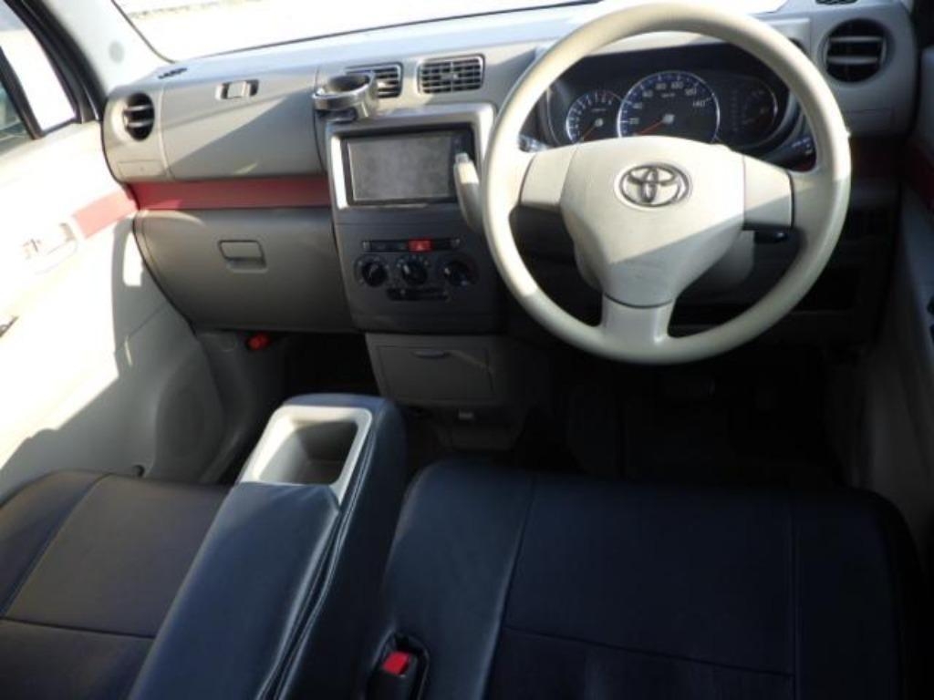 TOYOTA PIXIS SPACE
