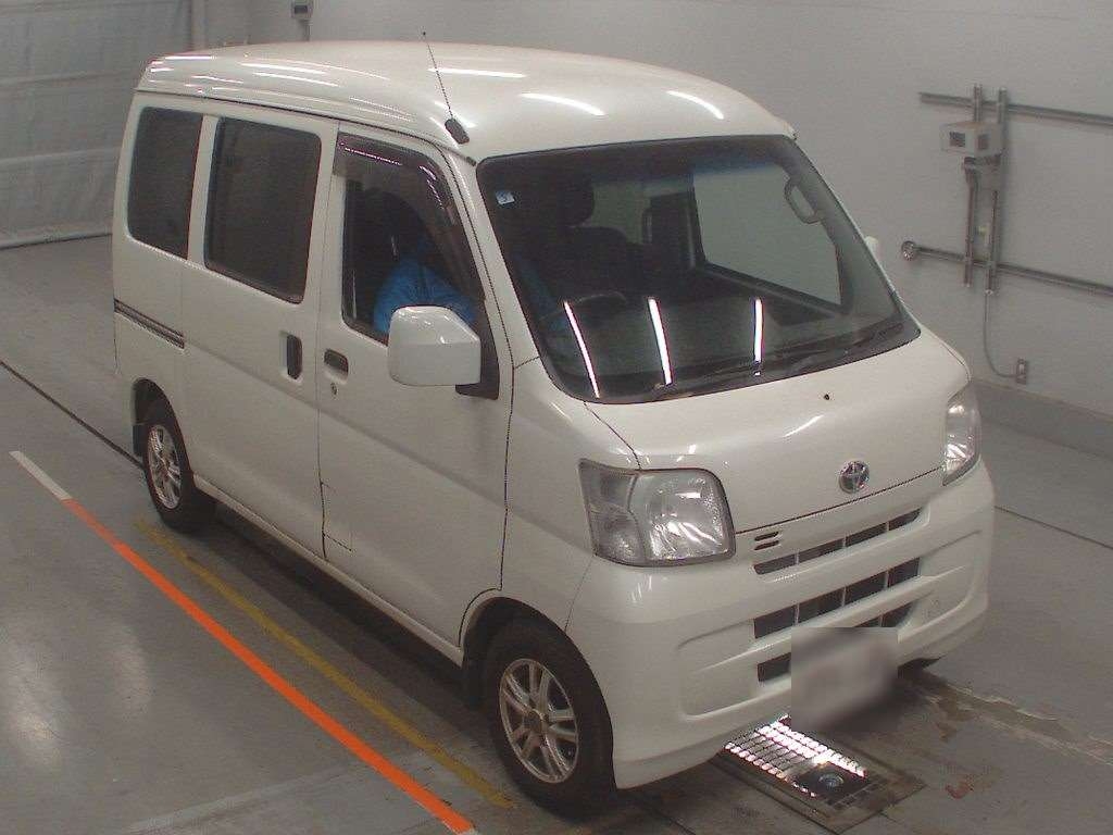 TOYOTA PIXIS VAN
