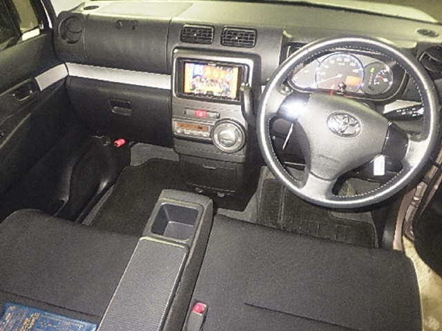 TOYOTA PIXIS SPACE