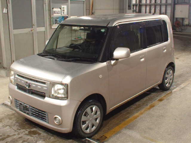 TOYOTA PIXIS SPACE