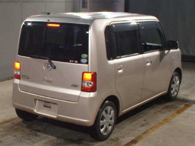 TOYOTA PIXIS SPACE