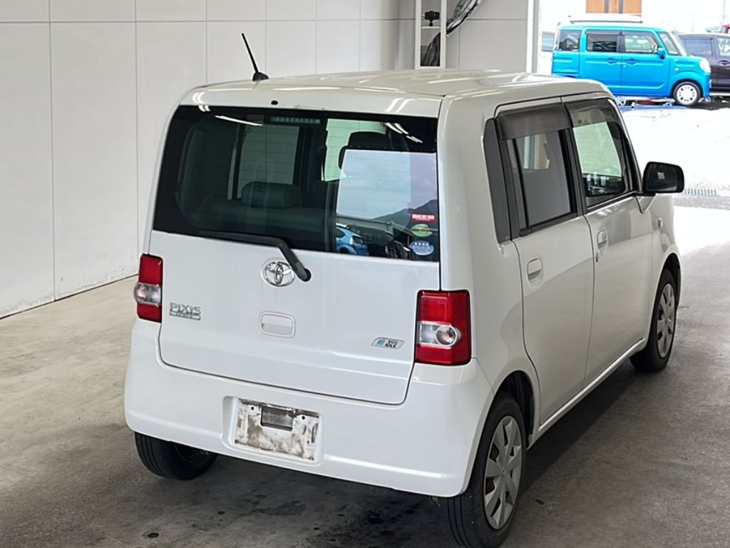 TOYOTA PIXIS SPACE