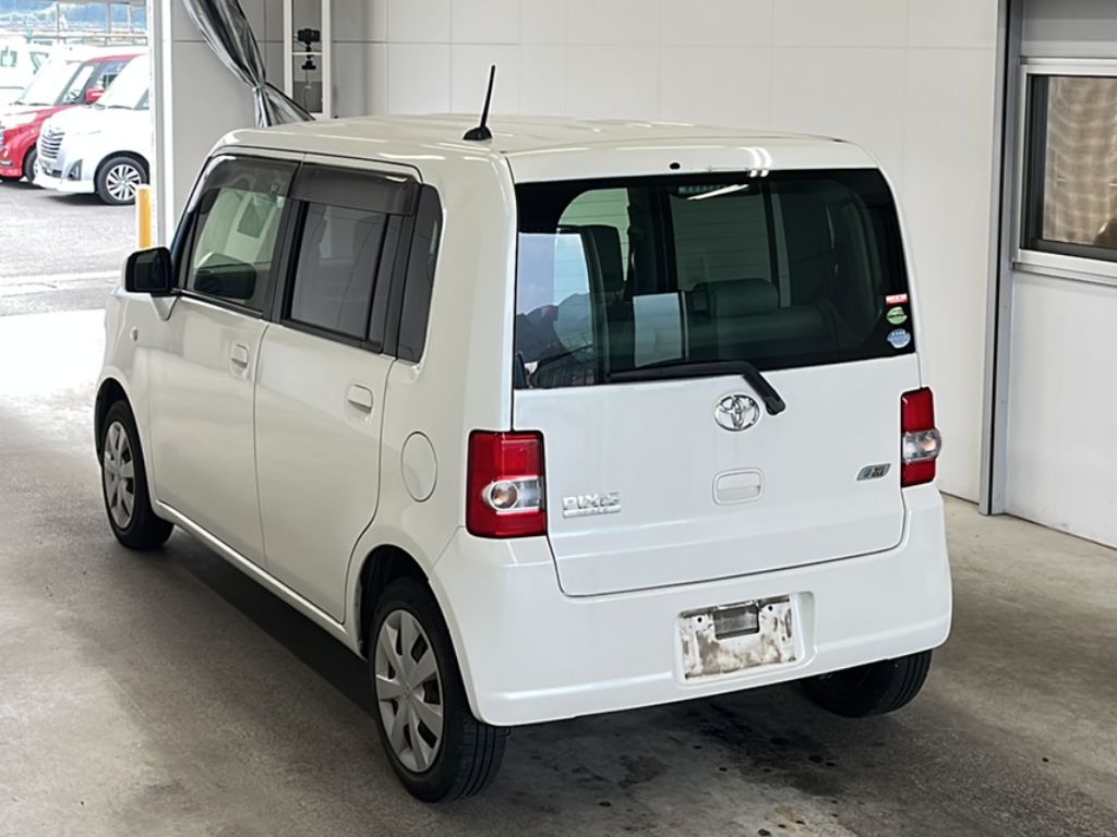 TOYOTA PIXIS SPACE