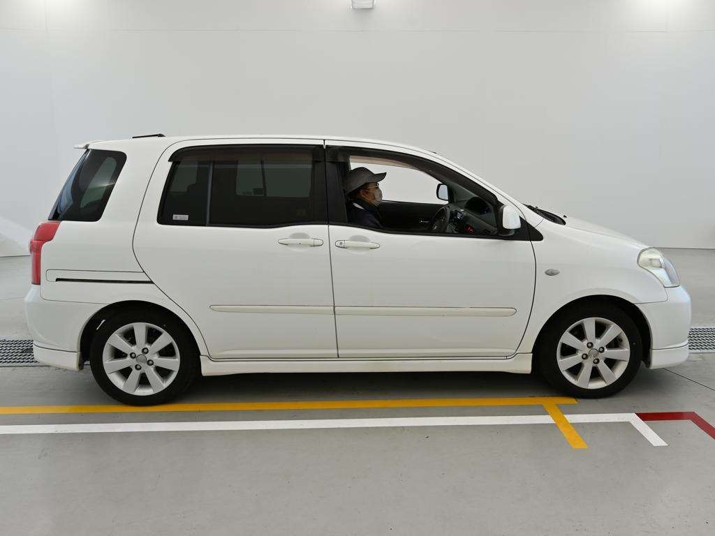 TOYOTA RAUM