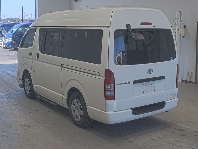TOYOTA REGIUS ACE