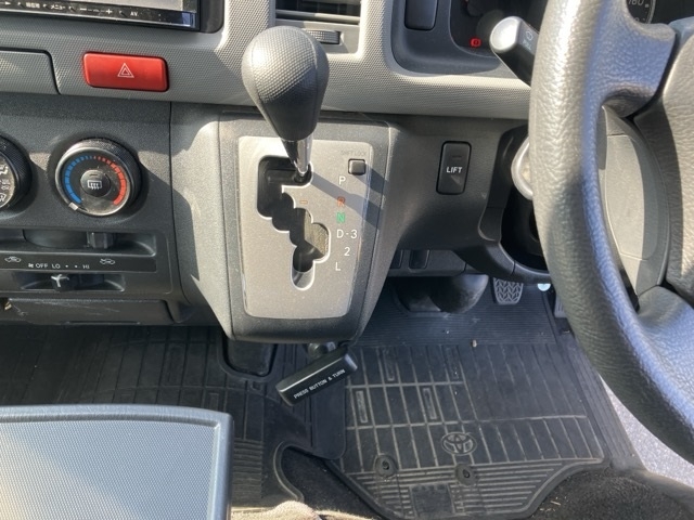TOYOTA REGIUS ACE