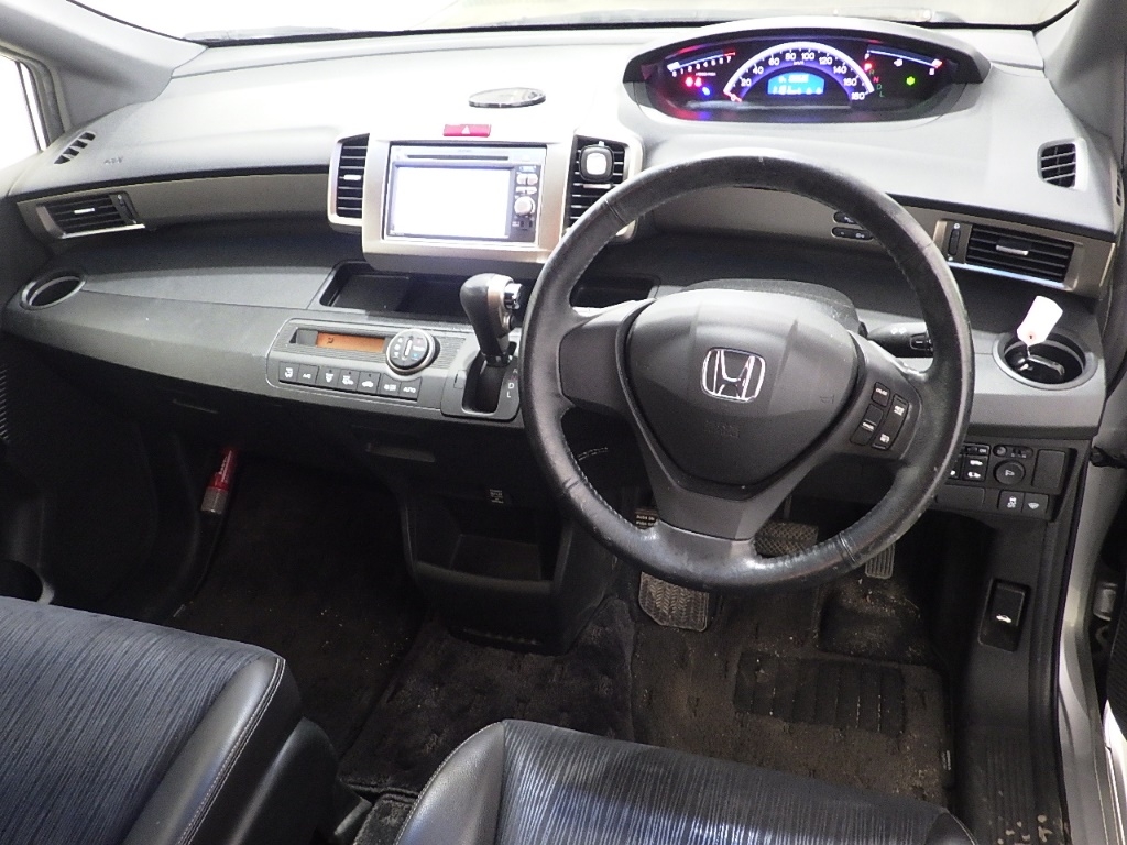 HONDA FREED SPIKE