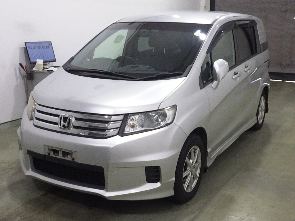 HONDA FREED SPIKE
