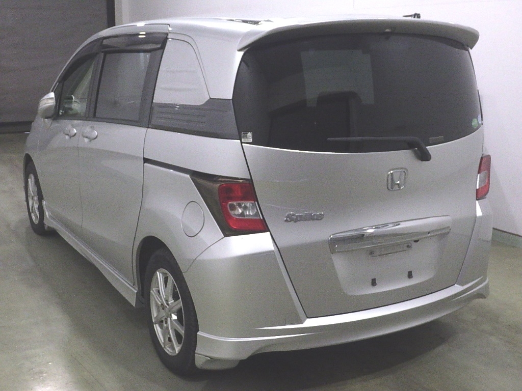 HONDA FREED SPIKE