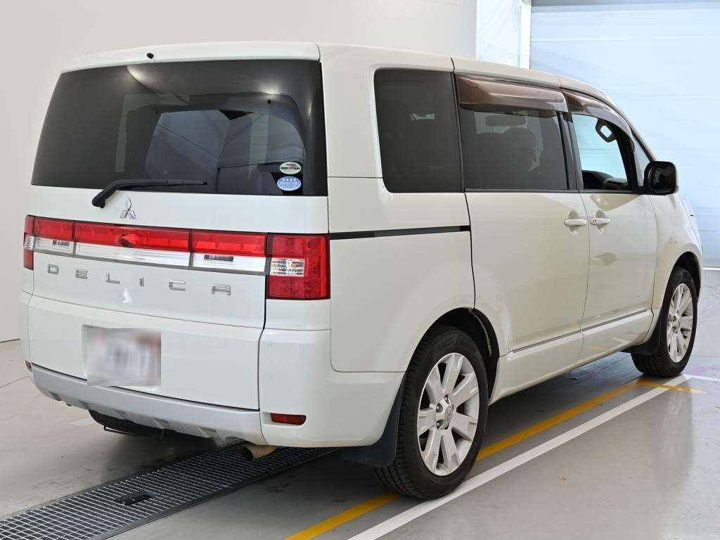 MITSUBISHI DELICA D:5