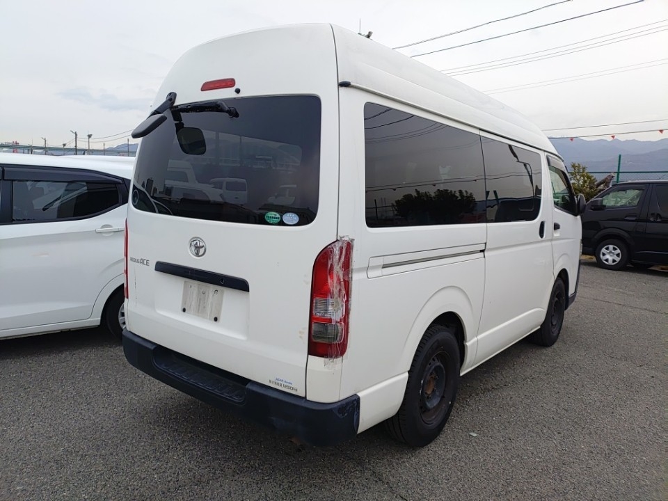 TOYOTA REGIUS ACE