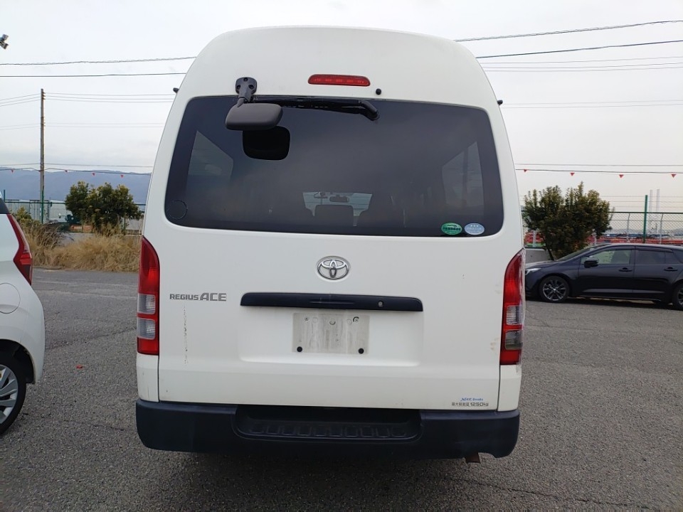TOYOTA REGIUS ACE