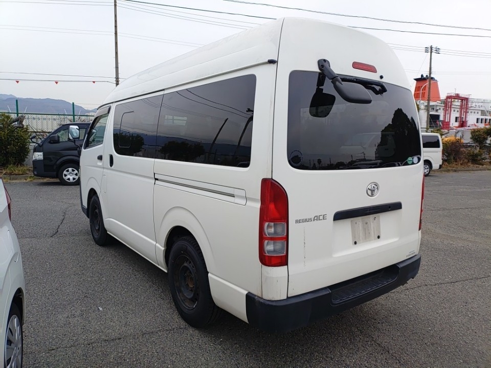 TOYOTA REGIUS ACE
