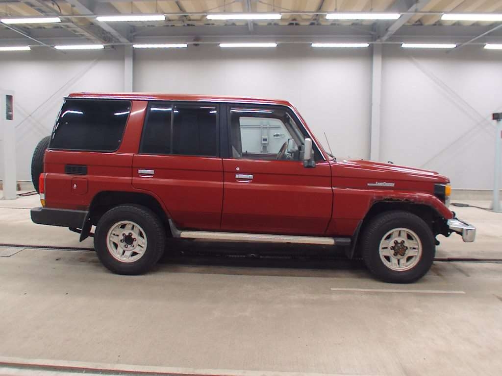 TOYOTA LAND CRUISER
