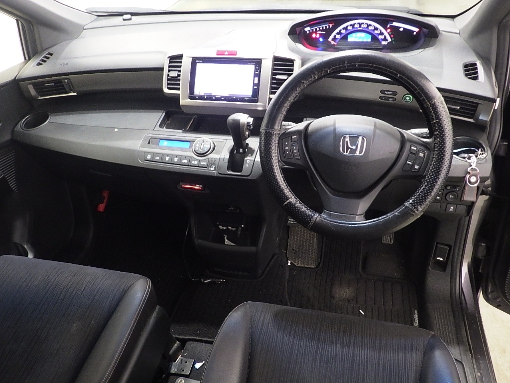 HONDA FREED SPIKE