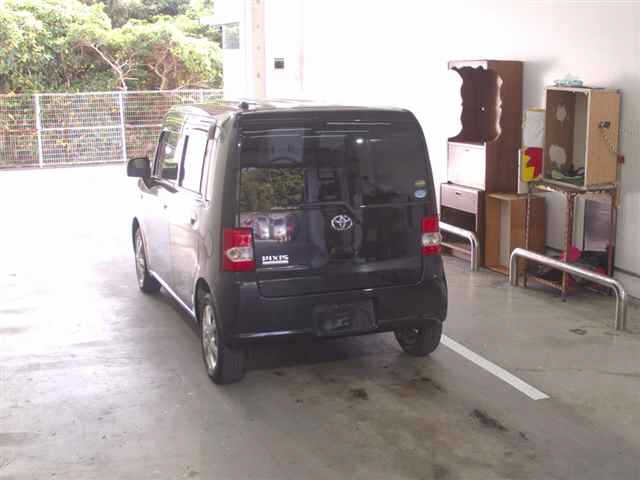 TOYOTA PIXIS SPACE