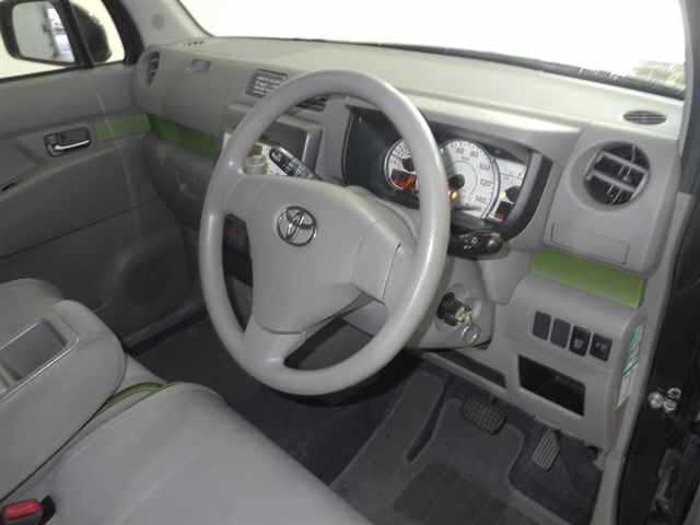 TOYOTA PIXIS SPACE