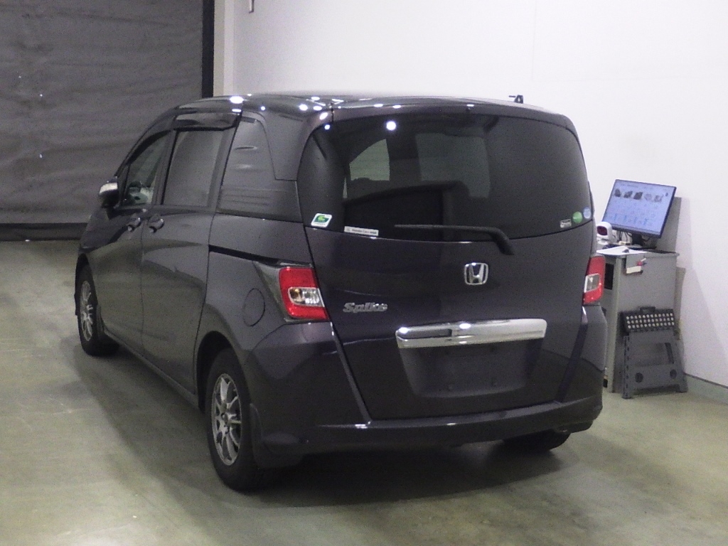 HONDA FREED SPIKE