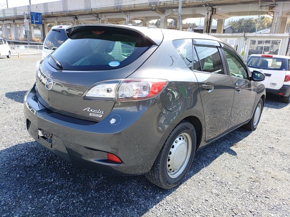 MAZDA AXELA