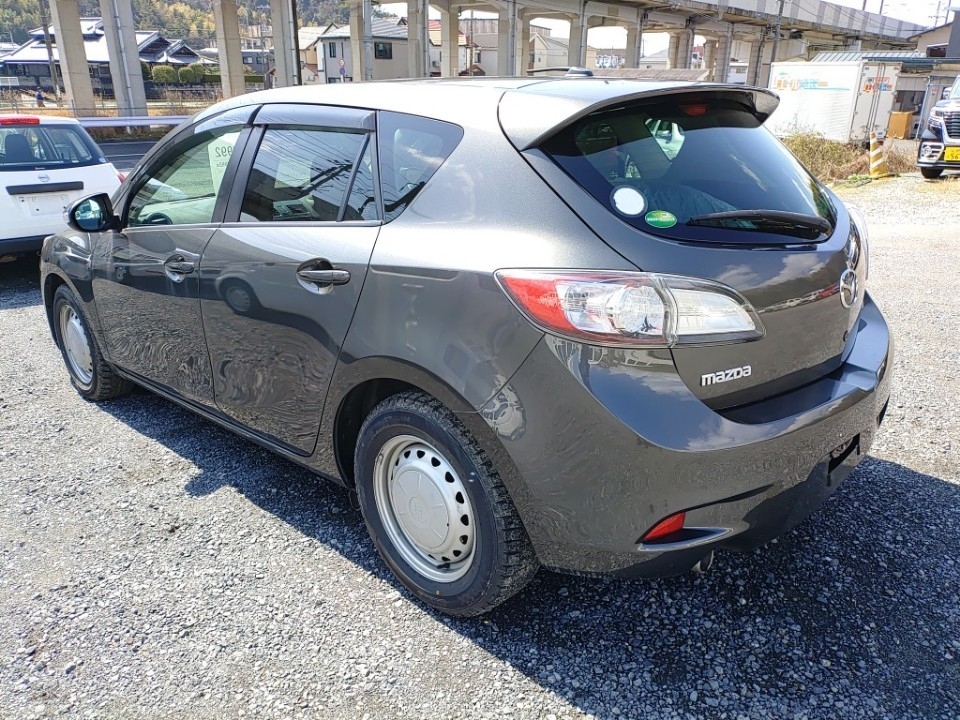 MAZDA AXELA