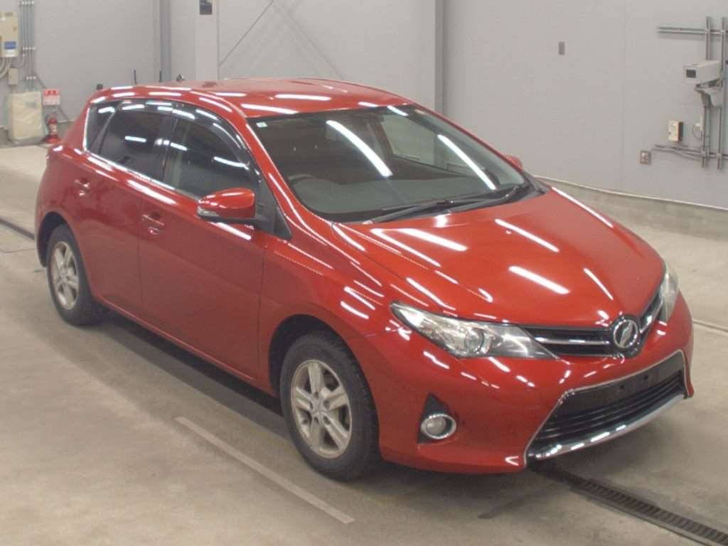 TOYOTA AURIS