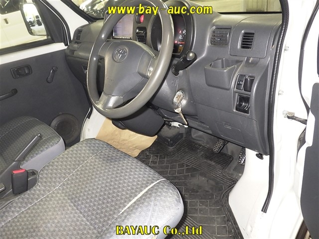 TOYOTA PIXIS VAN