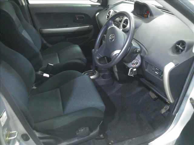 TOYOTA IST