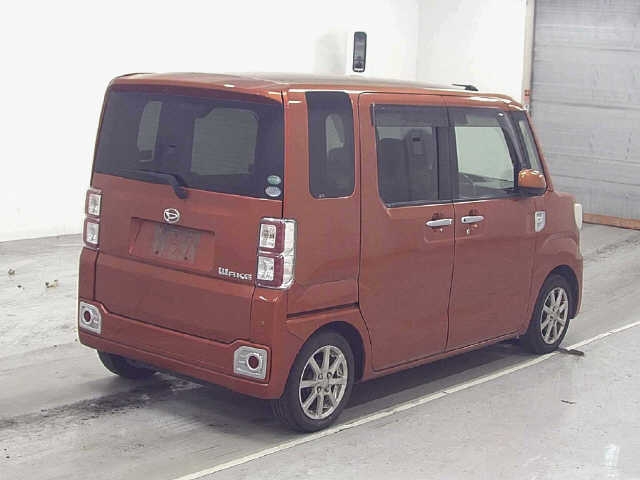 DAIHATSU WAKE