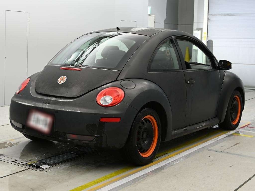 VOLKSWAGEN BEETLE