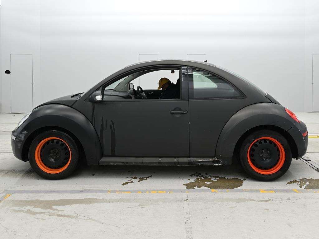 VOLKSWAGEN BEETLE