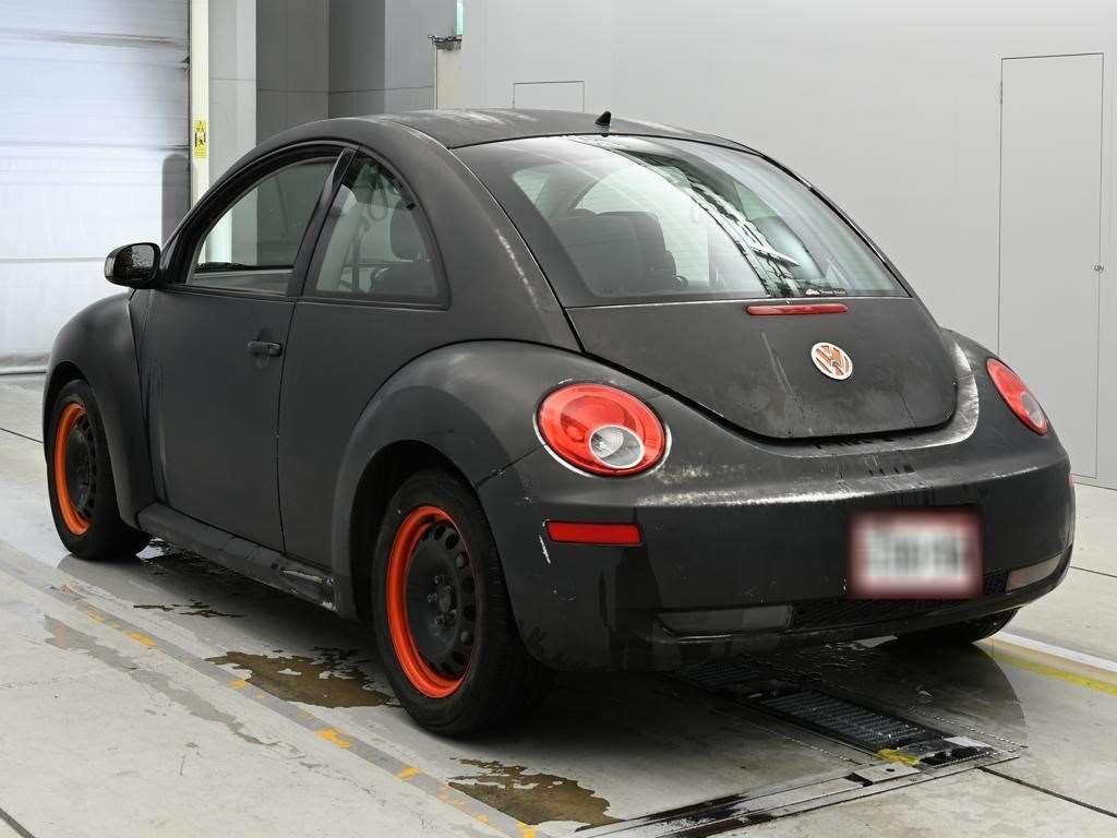VOLKSWAGEN BEETLE