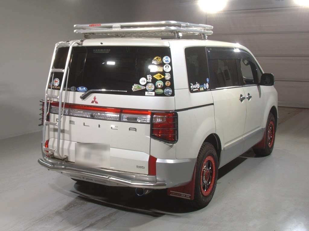 MITSUBISHI DELICA D:5