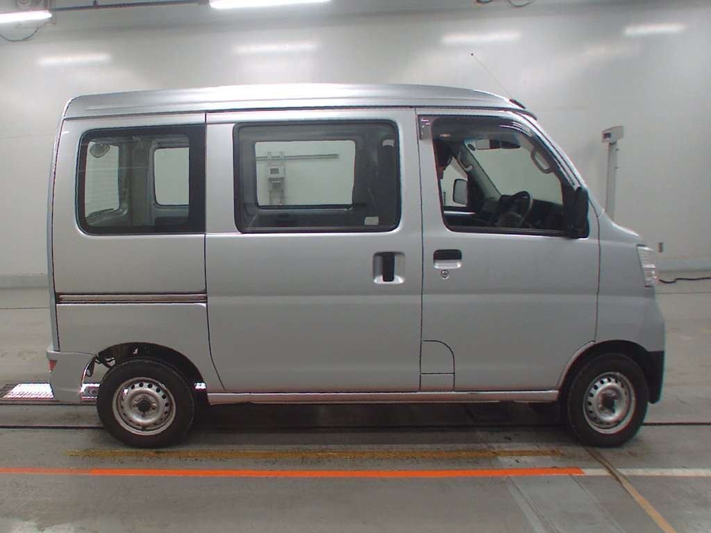 TOYOTA PIXIS VAN