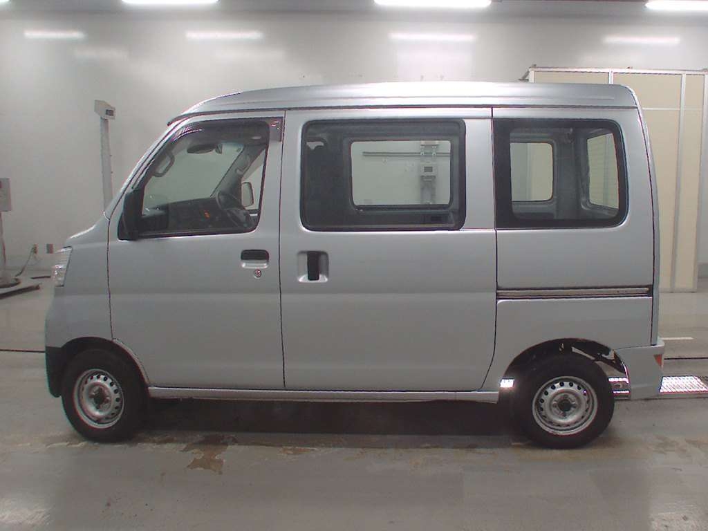 TOYOTA PIXIS VAN