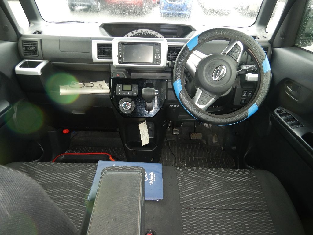 DAIHATSU WAKE