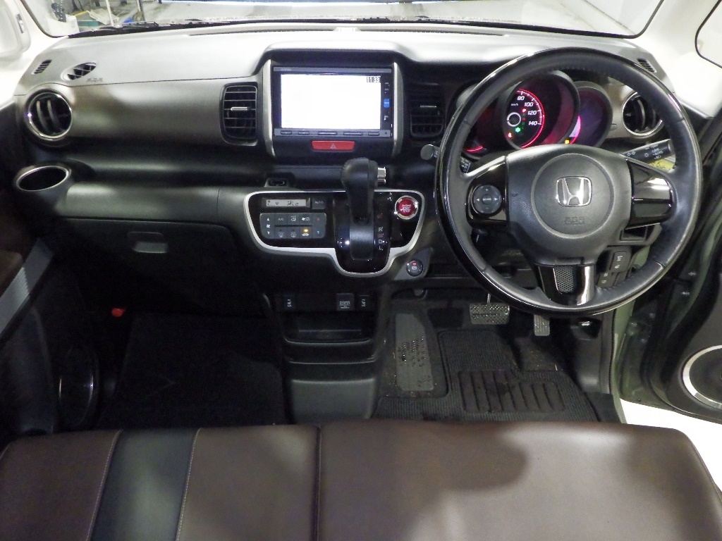 HONDA N-BOX SLASH