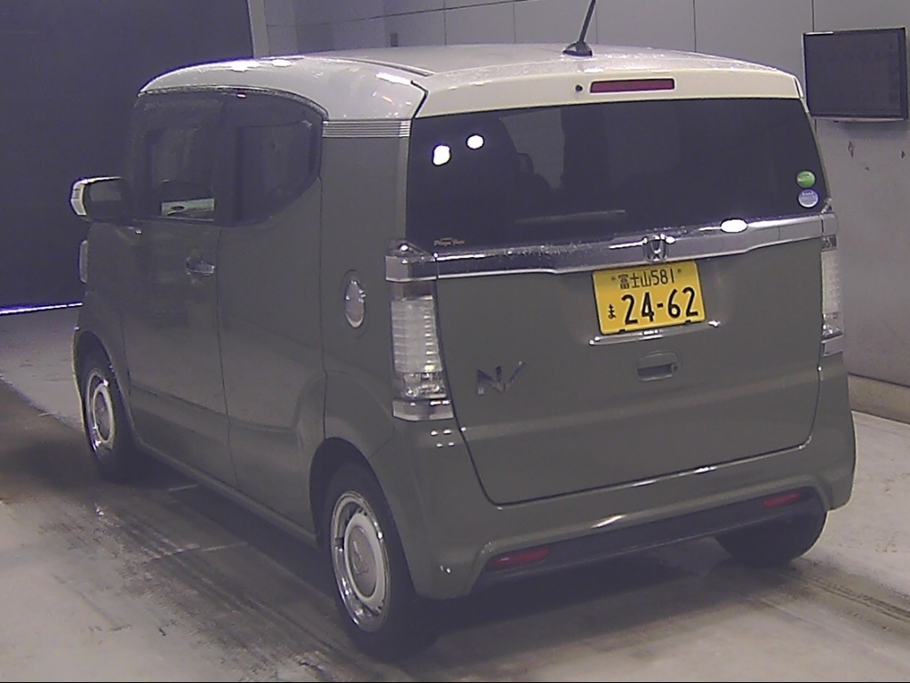 HONDA N-BOX SLASH