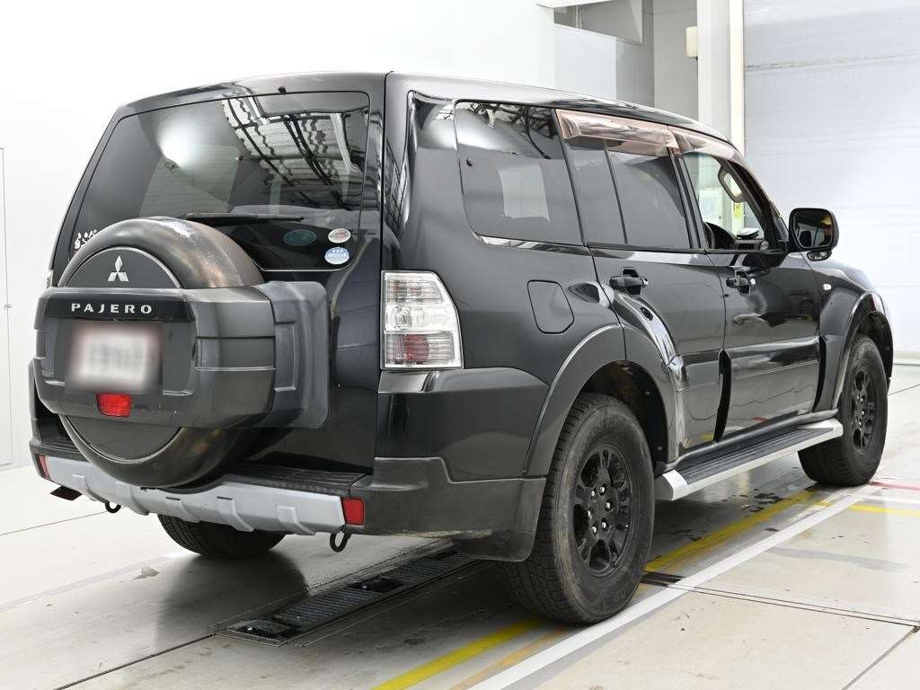 MITSUBISHI PAJERO
