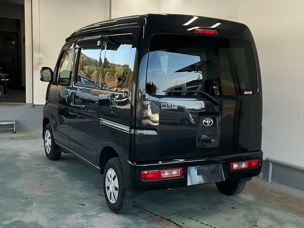 TOYOTA PIXIS VAN