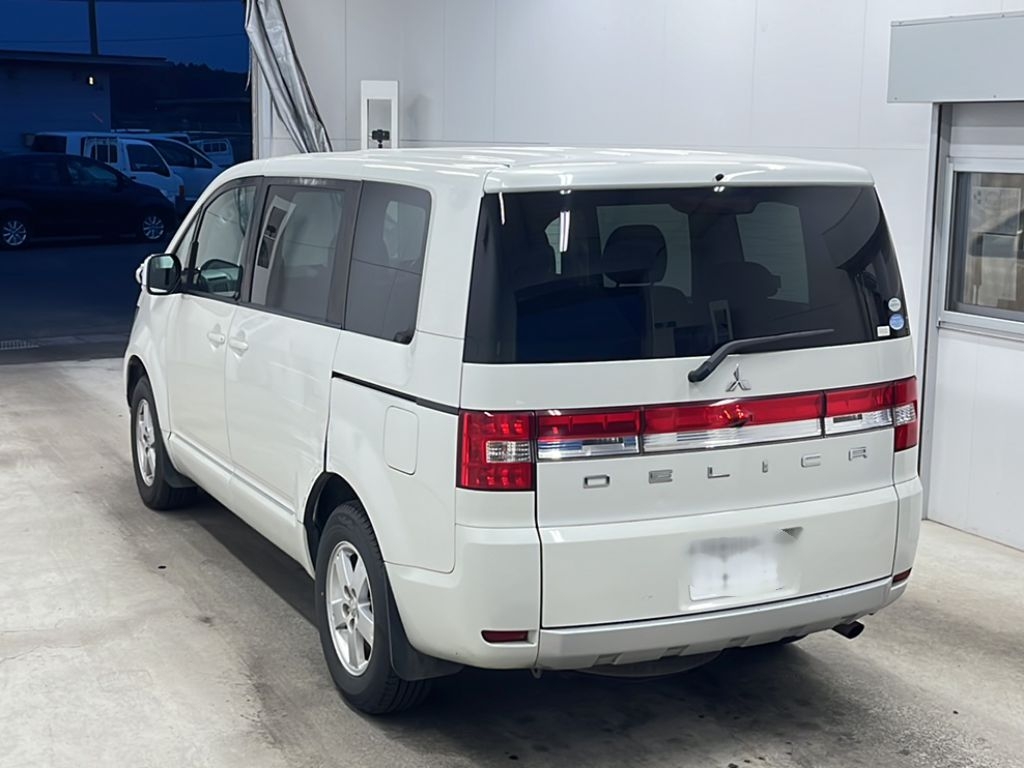 MITSUBISHI DELICA D:5