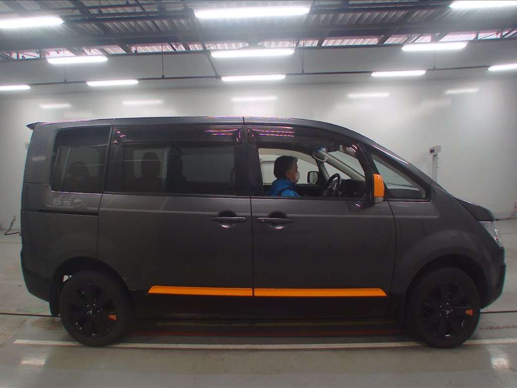 MITSUBISHI DELICA D:5