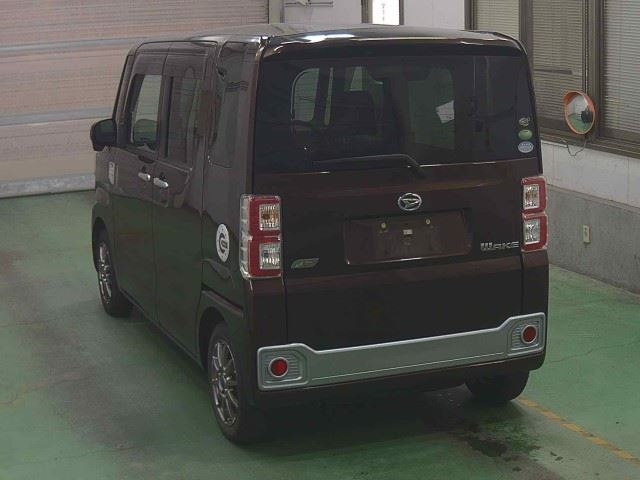 DAIHATSU WAKE