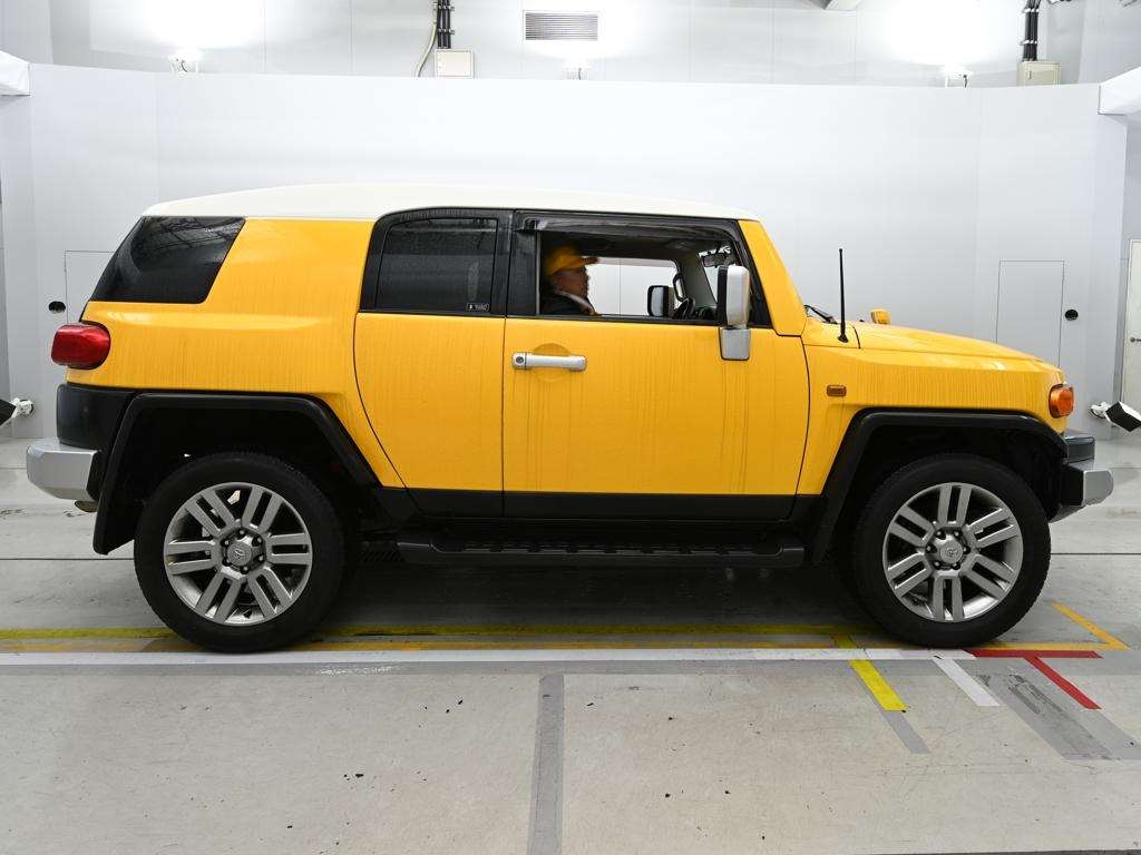 TOYOTA FJ CRUISER