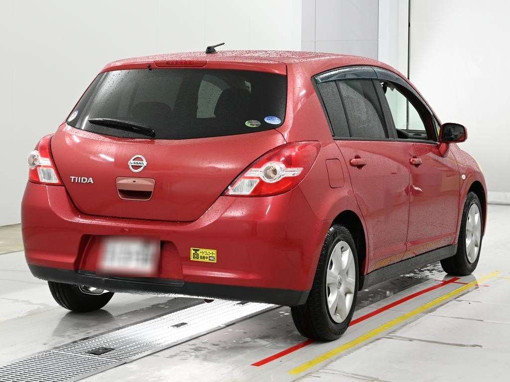 NISSAN TIIDA